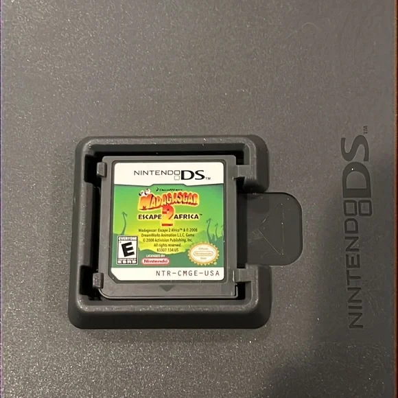 Madagascar: Escape 2 Africa (Nintendo DS, 2008) Complete CIB - Picture 4 of 4